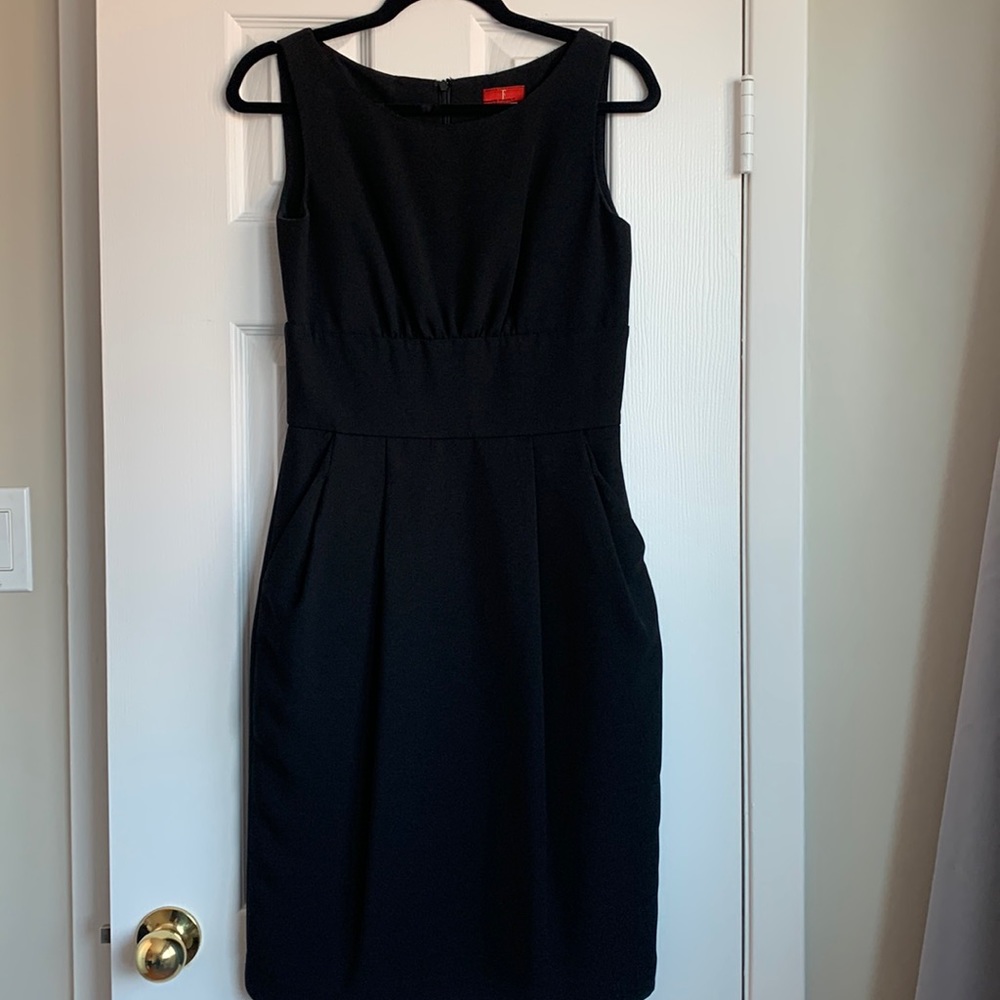 Femme de Carriere Black Sleeveless Shift Dress with Pockets NWT